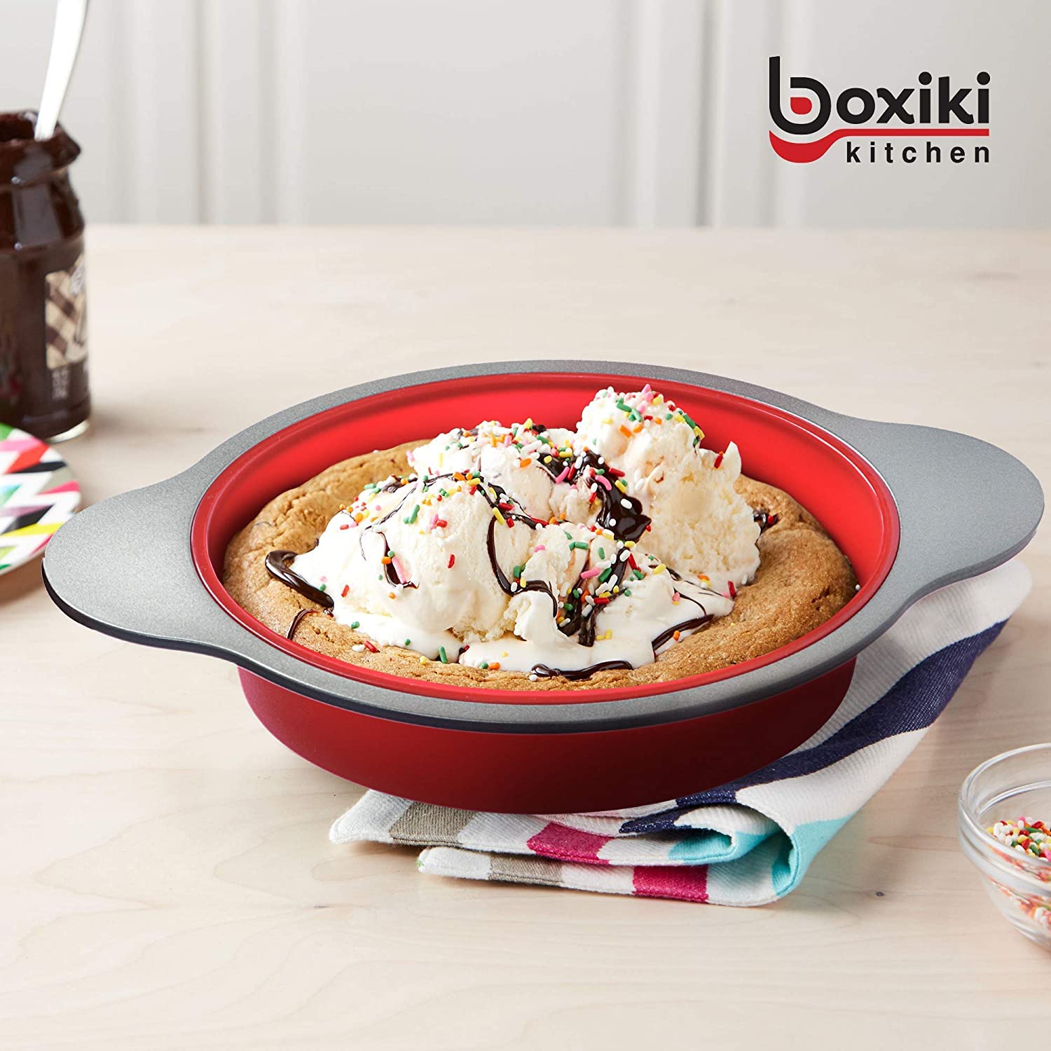 Boxiki Kitchen Non-Stick Silicone 8x8 Square Cake and Brownie Pan