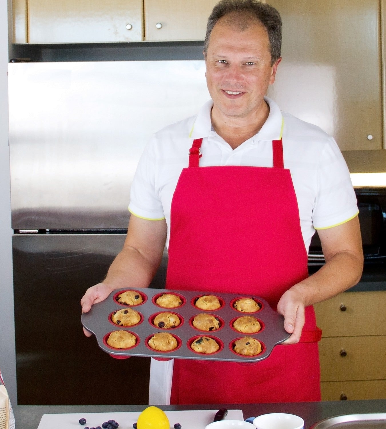 BAKE BOSS Silicone Mini Muffin Pan With Handles, 12 Cups Mini Cupcake Pan,  Silicone Muffin Cups For Baking, Eggs & Cupcakes, Non-Stick Silicone